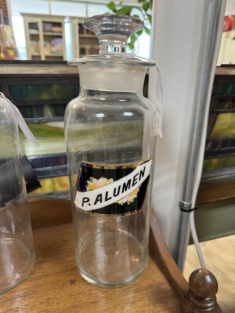 Alumen medicine jar