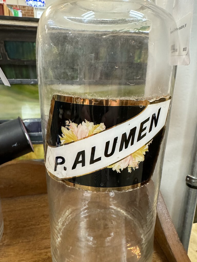 Alumen medicine jar