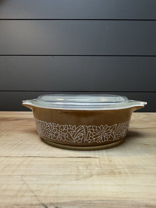 Vintage Pyrex Woodland 471-B w/ Lid