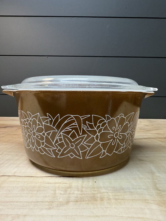 Vintage Pyrex woodland 473-B w/ Lid